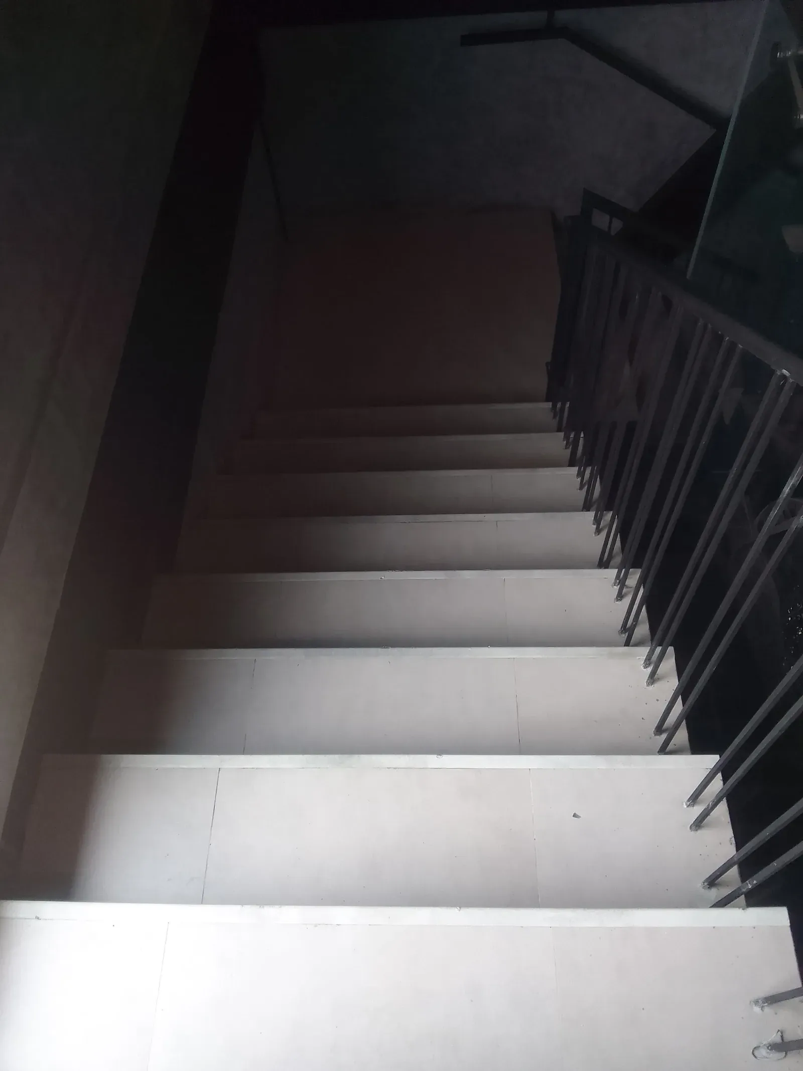 Pekerjaan cleaning dan finishing proyek Bevananda