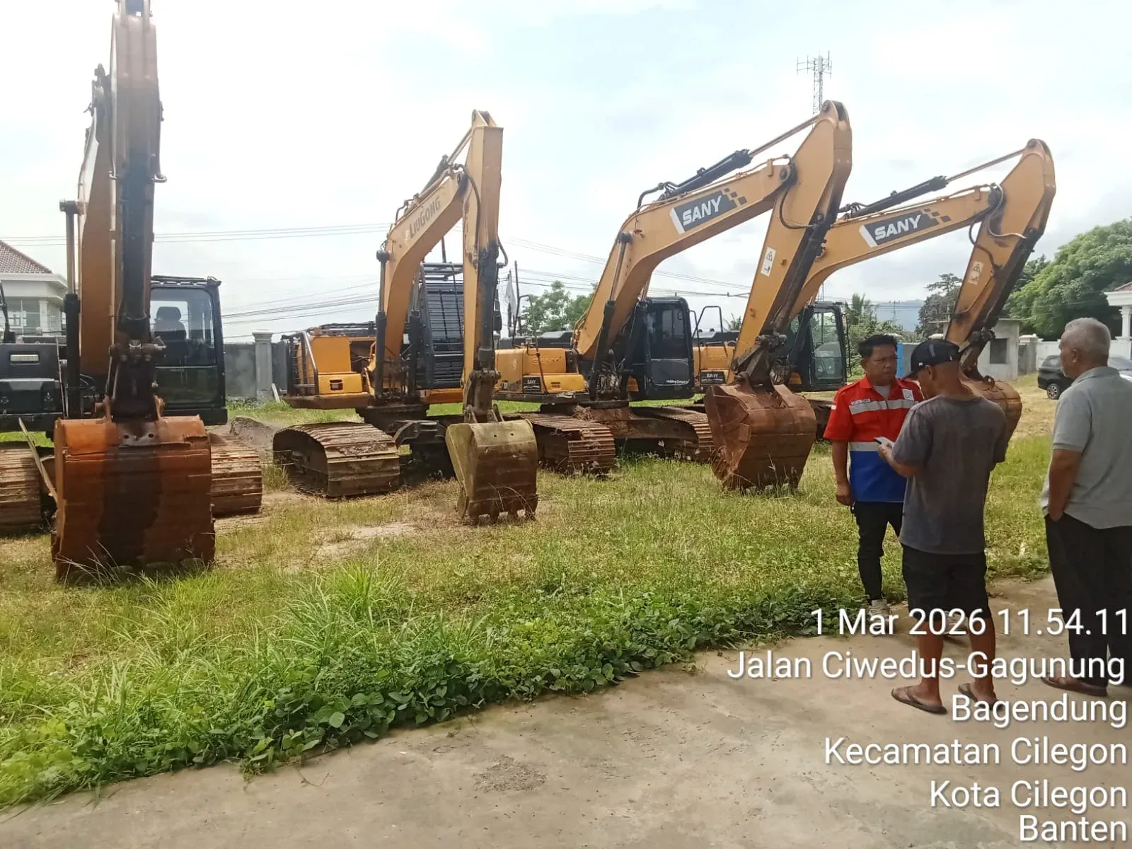 Layanan penyewaan alat berat untuk proyek konstruksi
